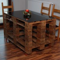 Изысканный стол из деревянных поддонов СТ38